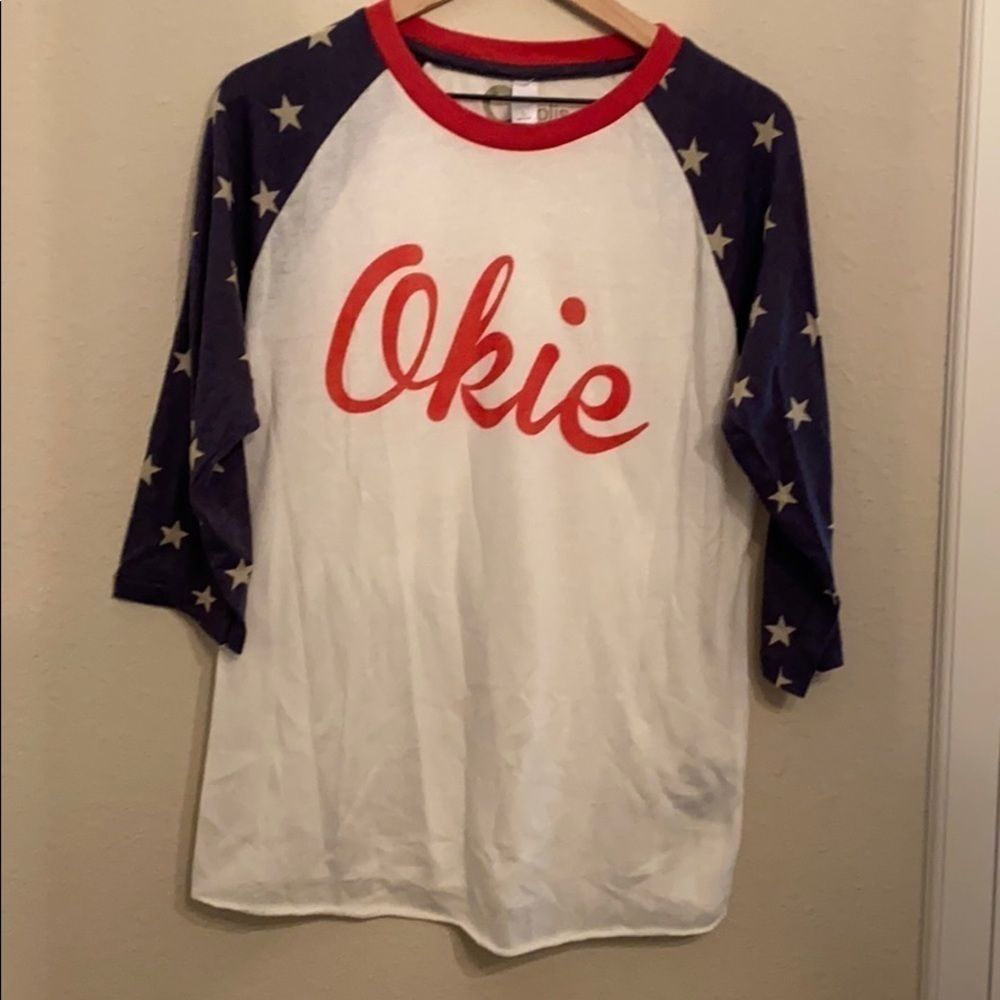 Light sweater material raglan shirt